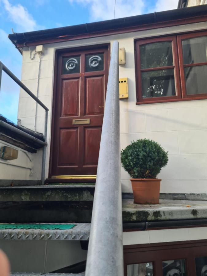 Brown Cow Apartment 多尔顿因弗内斯 外观 照片