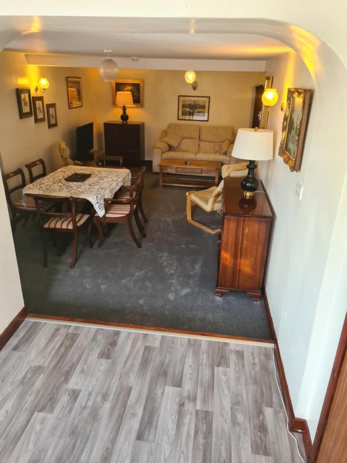 Brown Cow Apartment 多尔顿因弗内斯 外观 照片