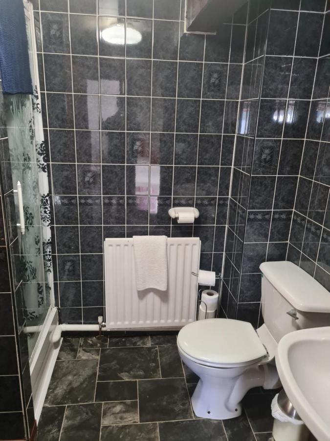 Brown Cow Apartment 多尔顿因弗内斯 外观 照片